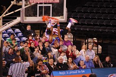 (VIDEO) Harlem Globetrotters : un panier s'effondre sur un joueur lors d'un match exhibition